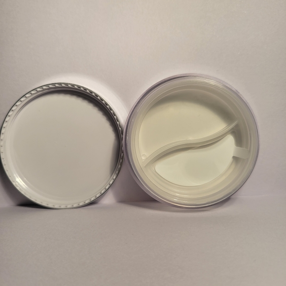 Becca cosmetics, Under Eye Brightening Setting Powder - Picture 3 of 6